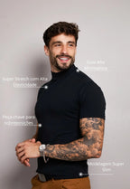 Camiseta Slim Gola Alta Preta