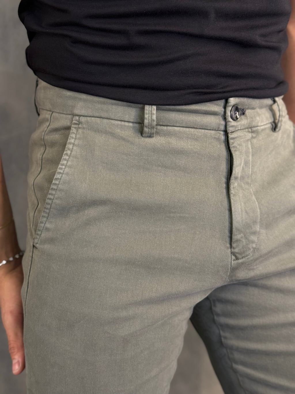 Calça Alf Sarja Comfort Skinny Ponto H Verde Floresta