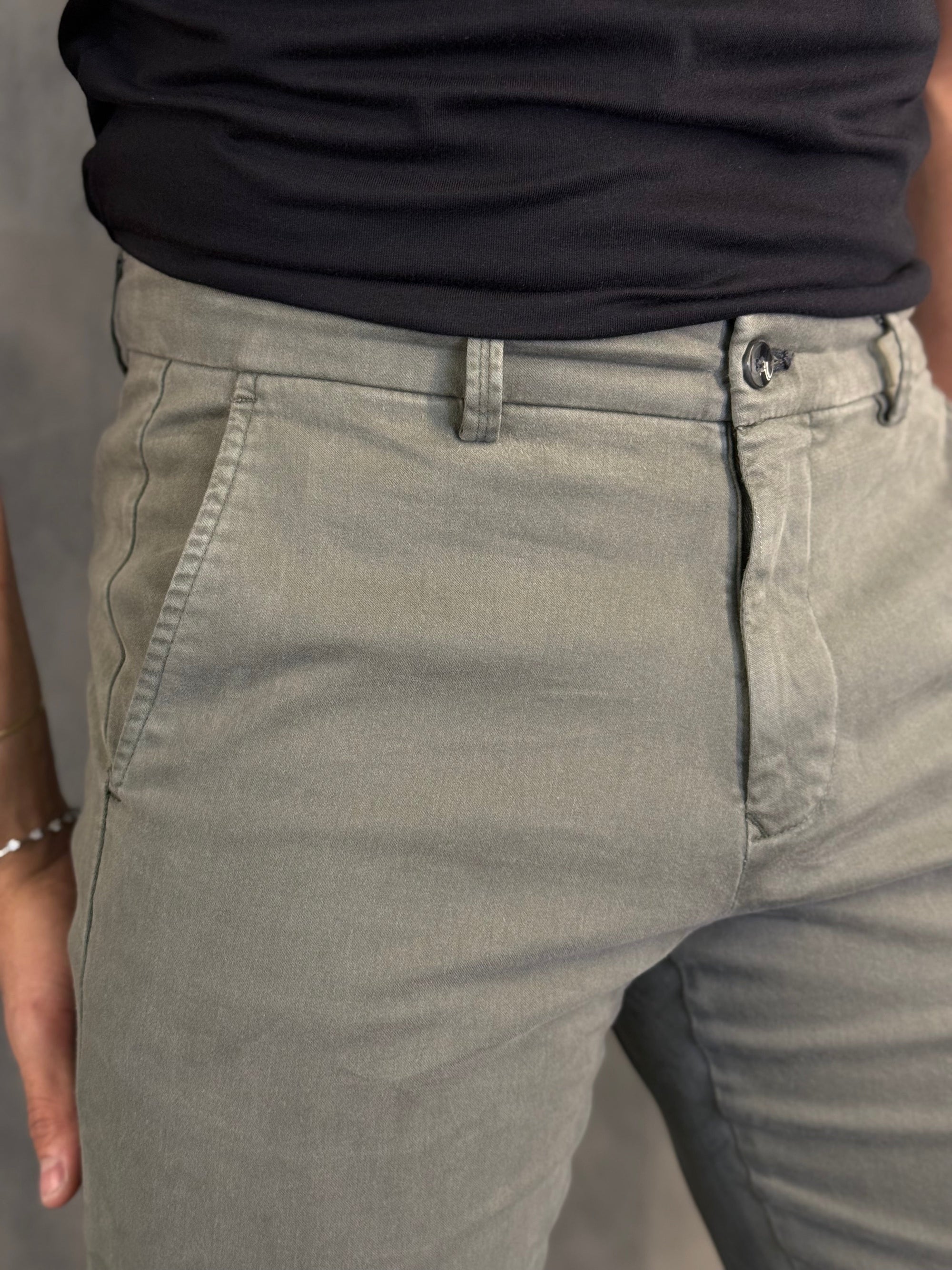 Calça Alf Sarja Comfort Skinny Ponto H Verde Floresta