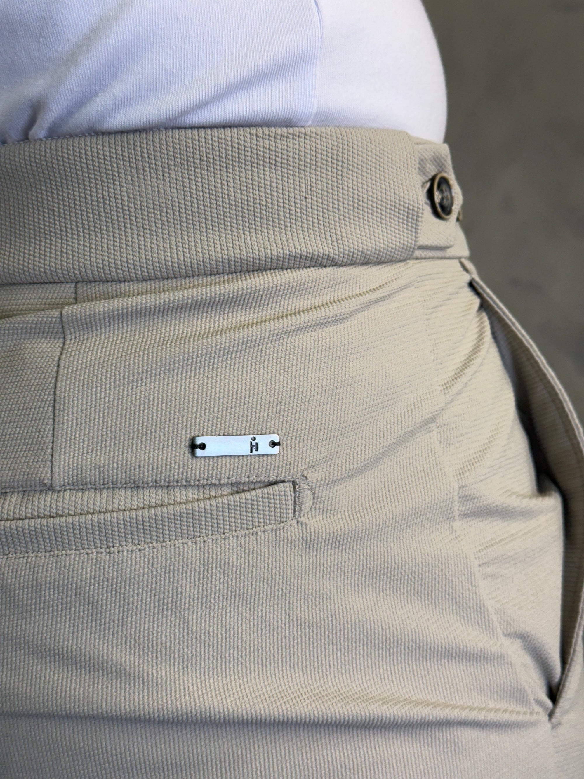 Calça Alfaiataria Skinny Com Ajuste Botão Elástico Ponto H Areia