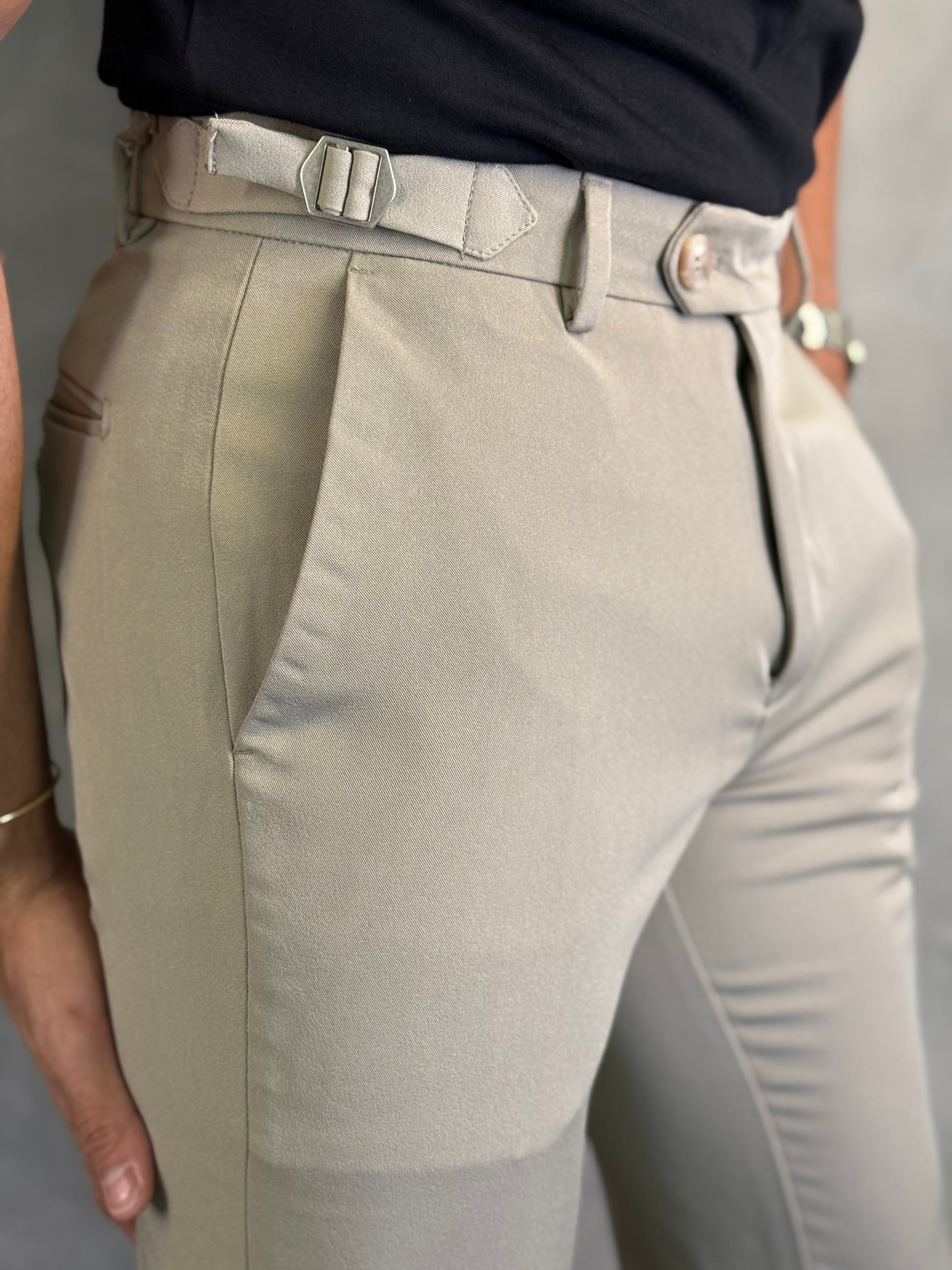Calça Alfaiataria Verona Ajuste Lateral Ponto H Khaki