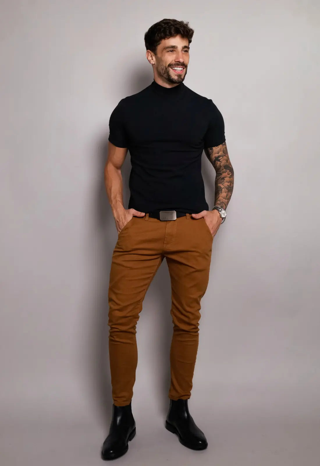 Camiseta Slim Gola Alta Preta