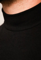 Camiseta Slim Gola Alta Preta