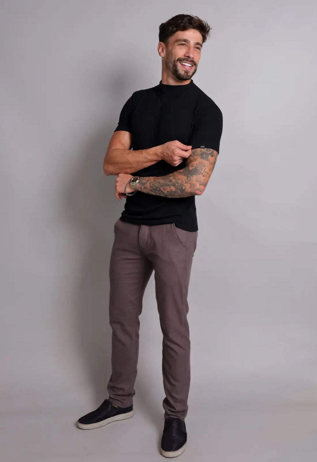 Camiseta Slim Gola Média Preta