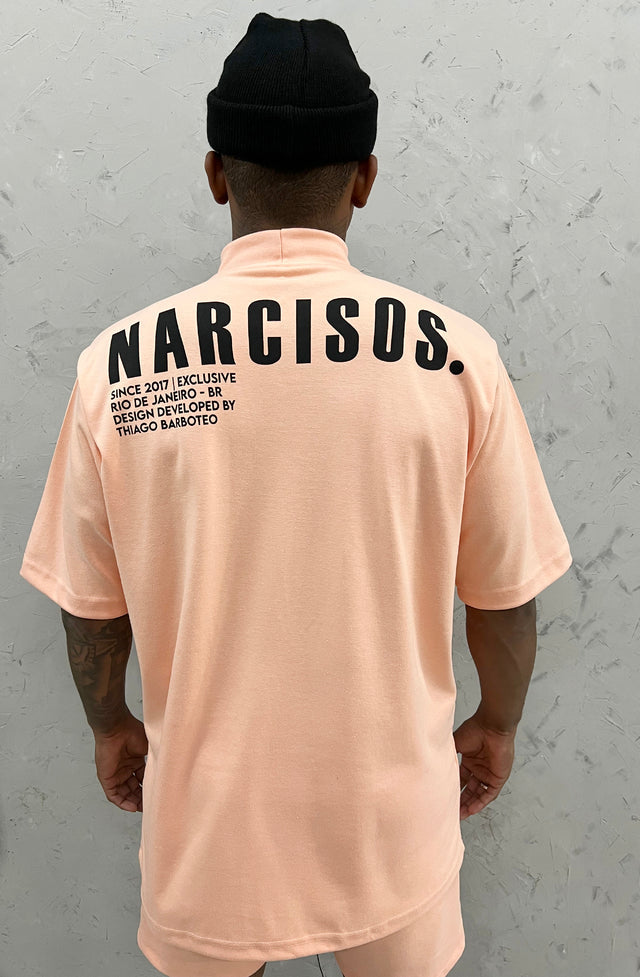 Conjunto Camiseta Oversized Gola Alta E Shorts Salmão