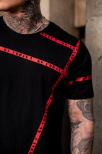 Camiseta Slim Preta Com Detalhes Red